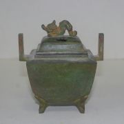 청동으로된 사족이귀 향로