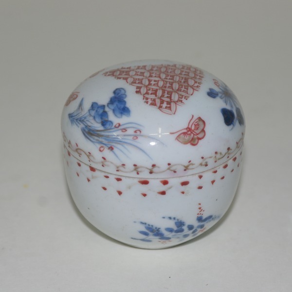 고이마리 청화백자진사금채화문 향합