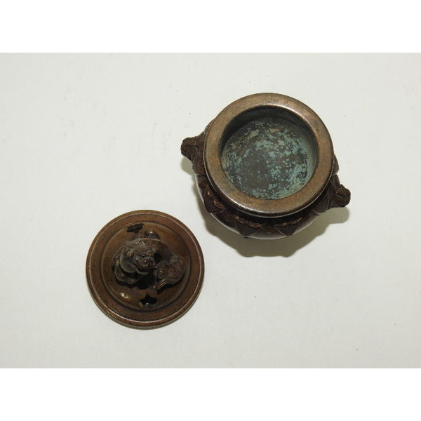 청동으로된 해태용향로