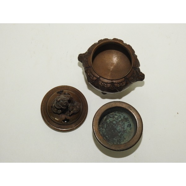 청동으로된 해태용향로