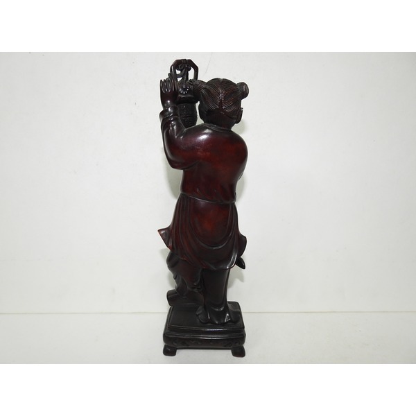 골동-원목나무에 소녀 조각상