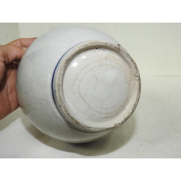 100년이상된 청화백자초화문 주병