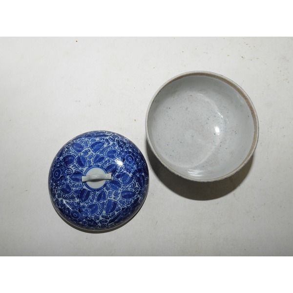 100년이상된 청화백자화문 합