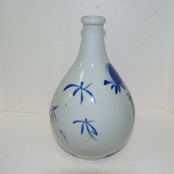 100년이상된 청화백자 목단주병