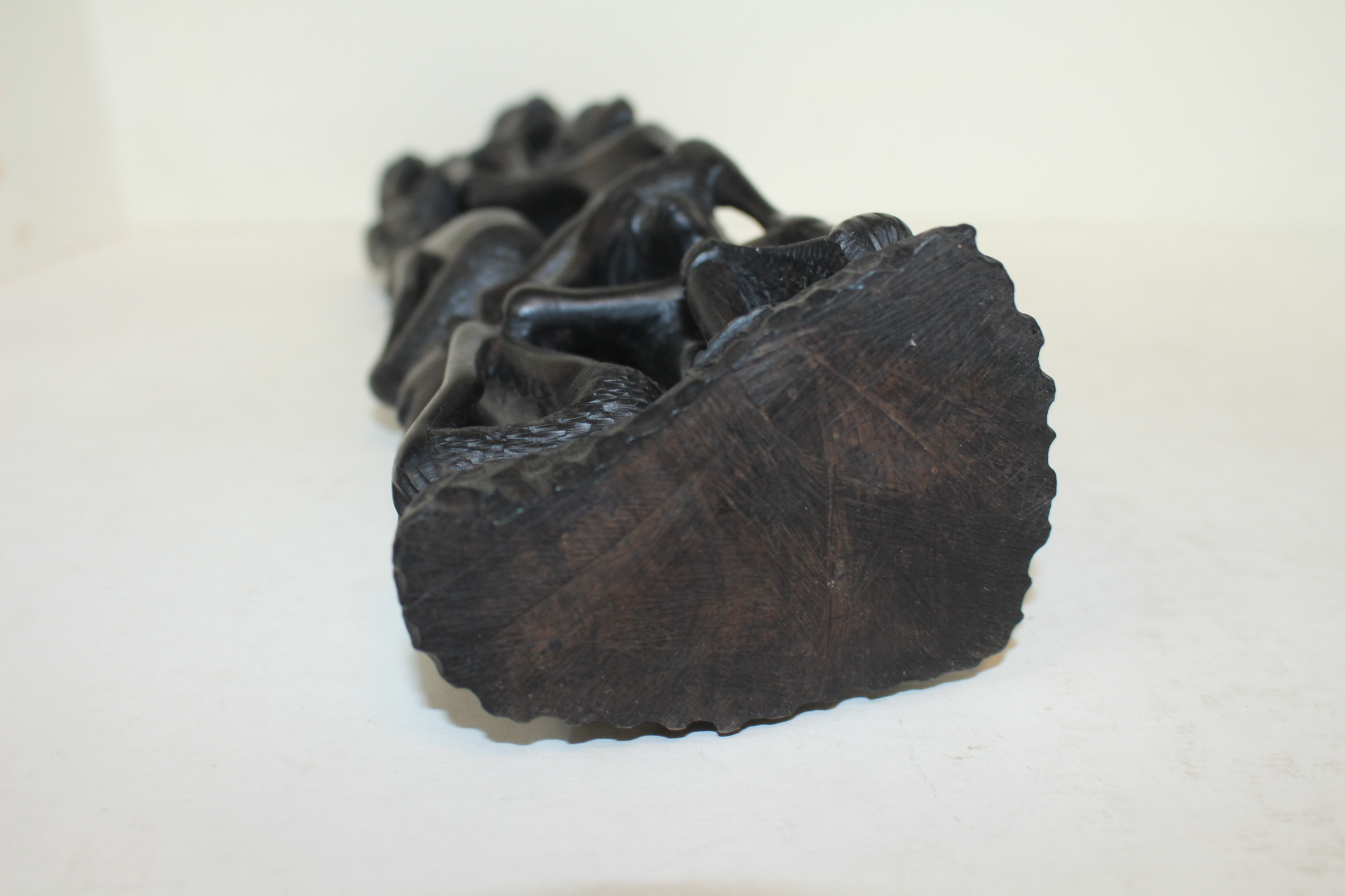 아주강한 흑단목나무로 조각된 인물 조각상