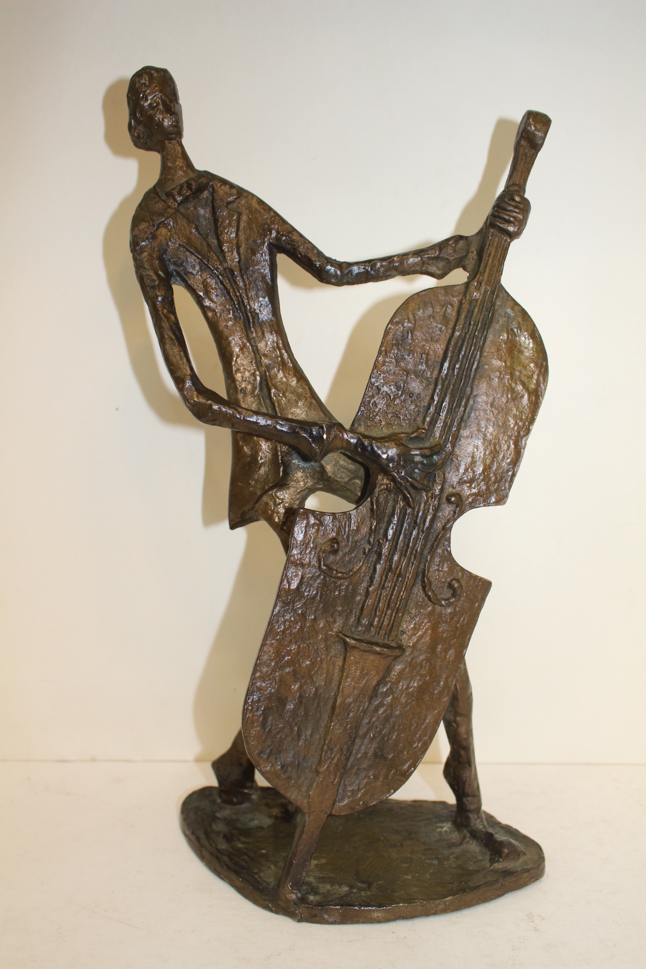 아주묵직한 청동브론즈 악기연주하는 사람 조각상