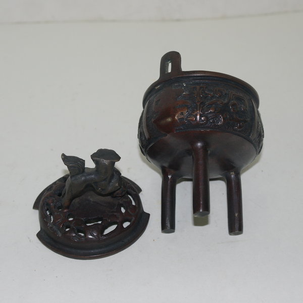 연대가 좋은 청동으로된 해태용향로