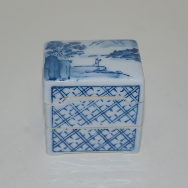 이마리 청화백자 산수문 이단향합