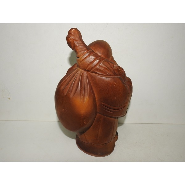 원목나무에 조각된 포대화상