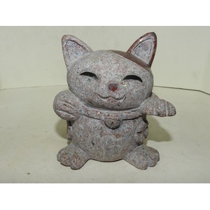 원석돌을 조각한 조각상