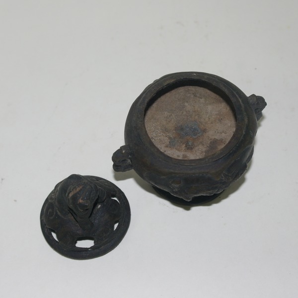 연대가 좋은 청동으로된 해태용향로