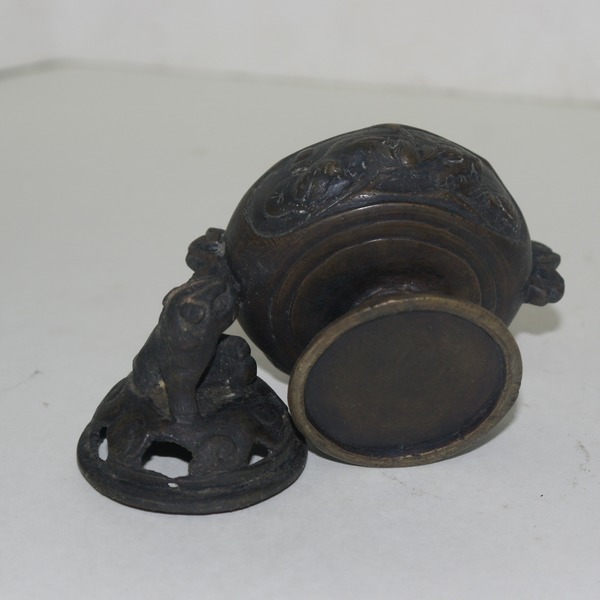 연대가 좋은 청동으로된 해태용향로