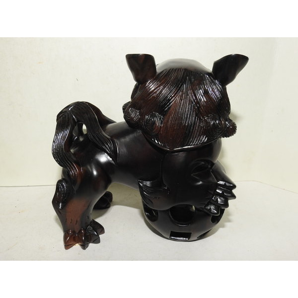 화류목나무로 조각된 해태상 2점1쌍