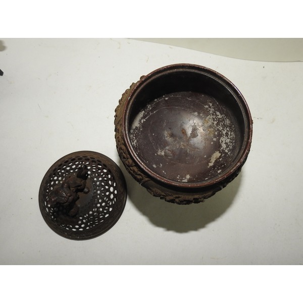 골동-묵직한 청동으로된 투각해태용문 삼족향로