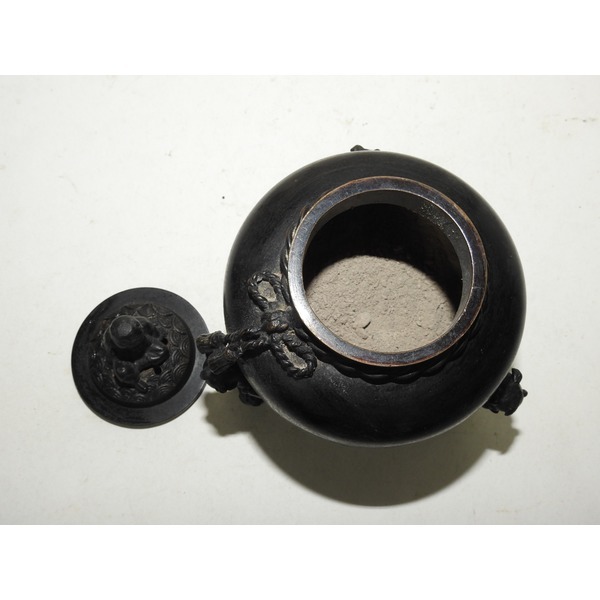 골동-묵직한 청동으로된 삼족동자향로