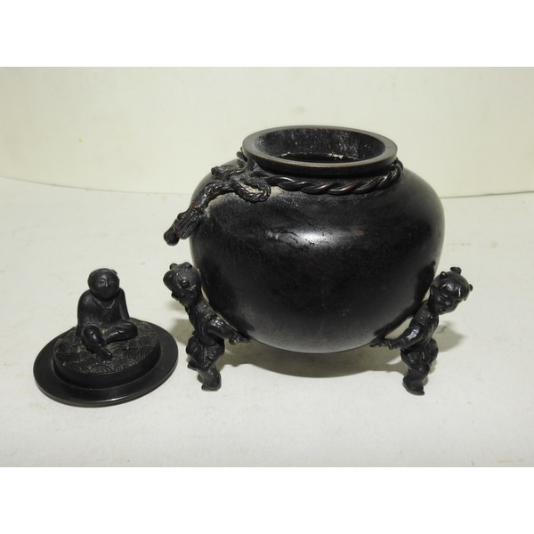 골동-묵직한 청동으로된 삼족동자향로