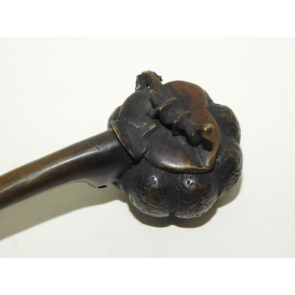 골동-청동으로된 과형 먹통