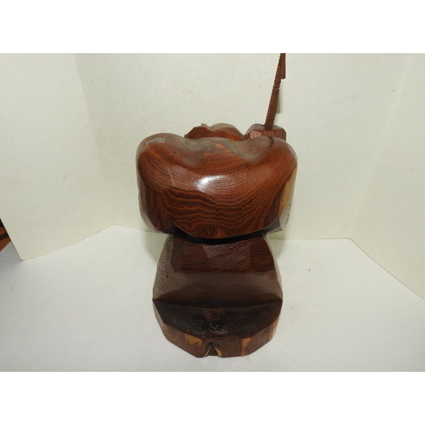 묵직한 원목나무로 조각한 도인조각상