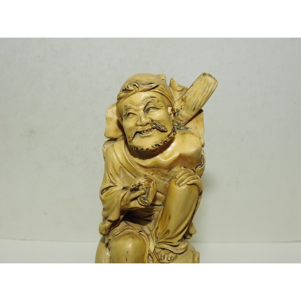 묵직한 도인 조각상