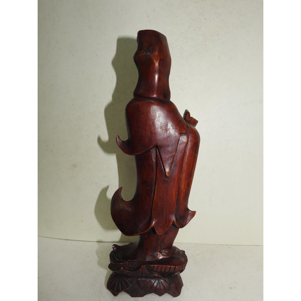 나무를 통으로 조각한 관음불 입상