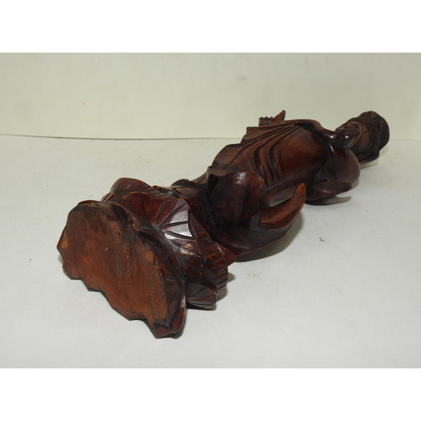 나무를 통으로 조각한 관음불 입상