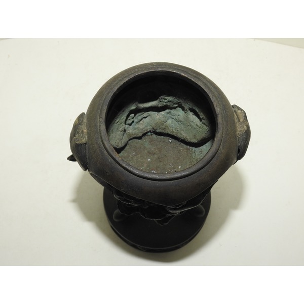 골동-묵직한 청동으로된 삼족향로