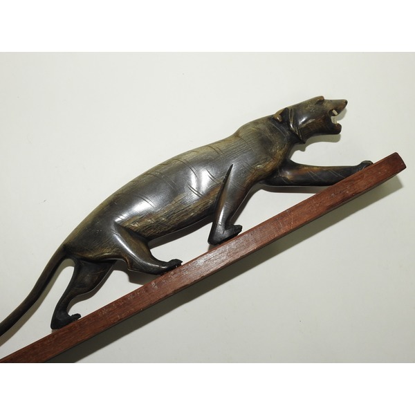 우각물소뿔 표범조각상