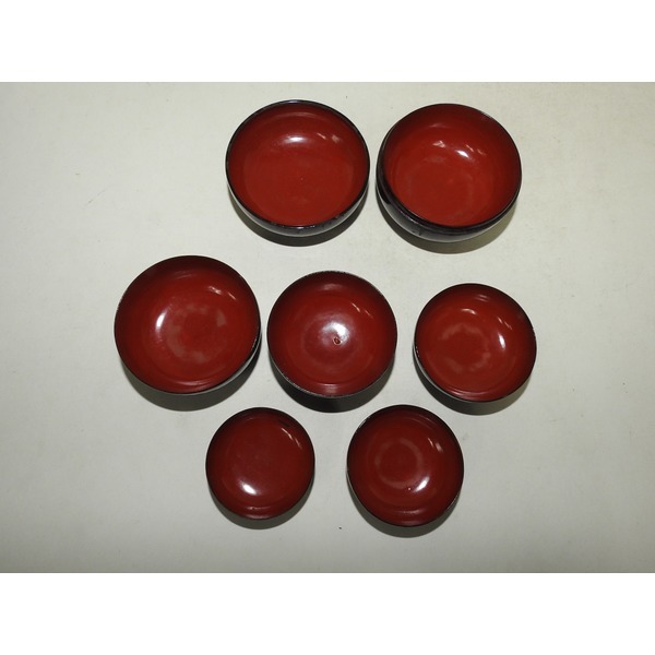 골동-나무에 옷칠이된 잔과 합