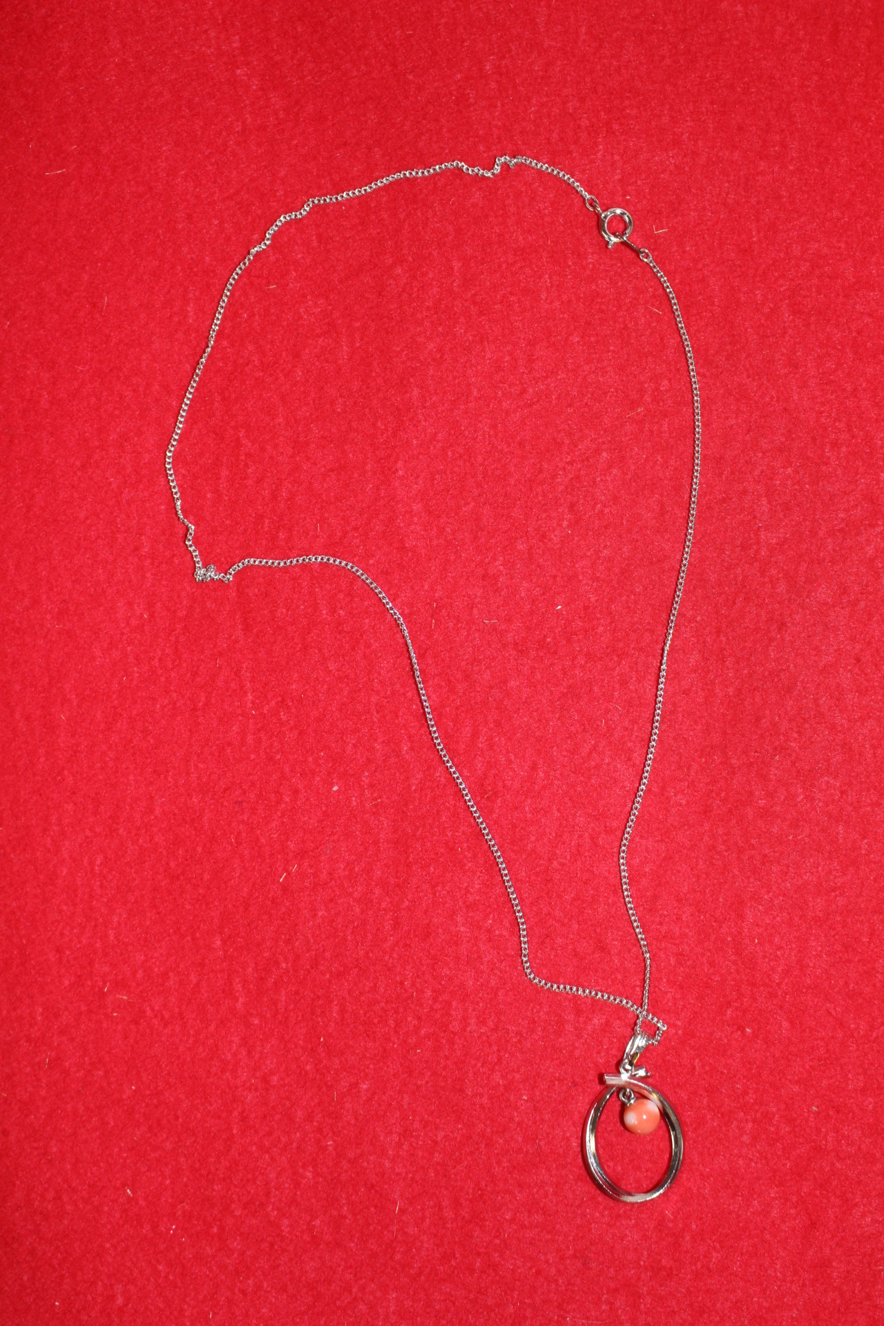 진품산호가 장식된 목걸이