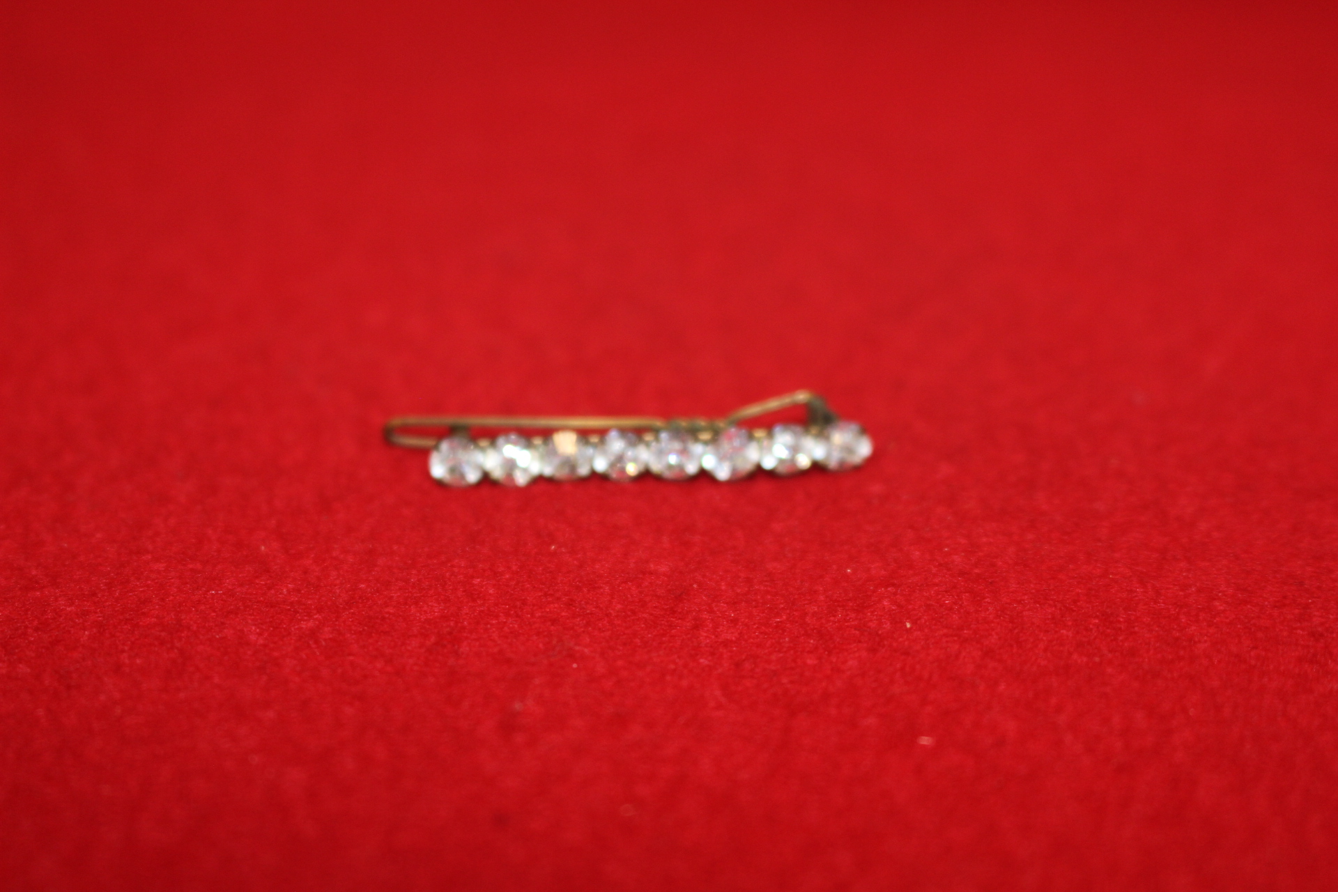 보석이 장식된 머리핀