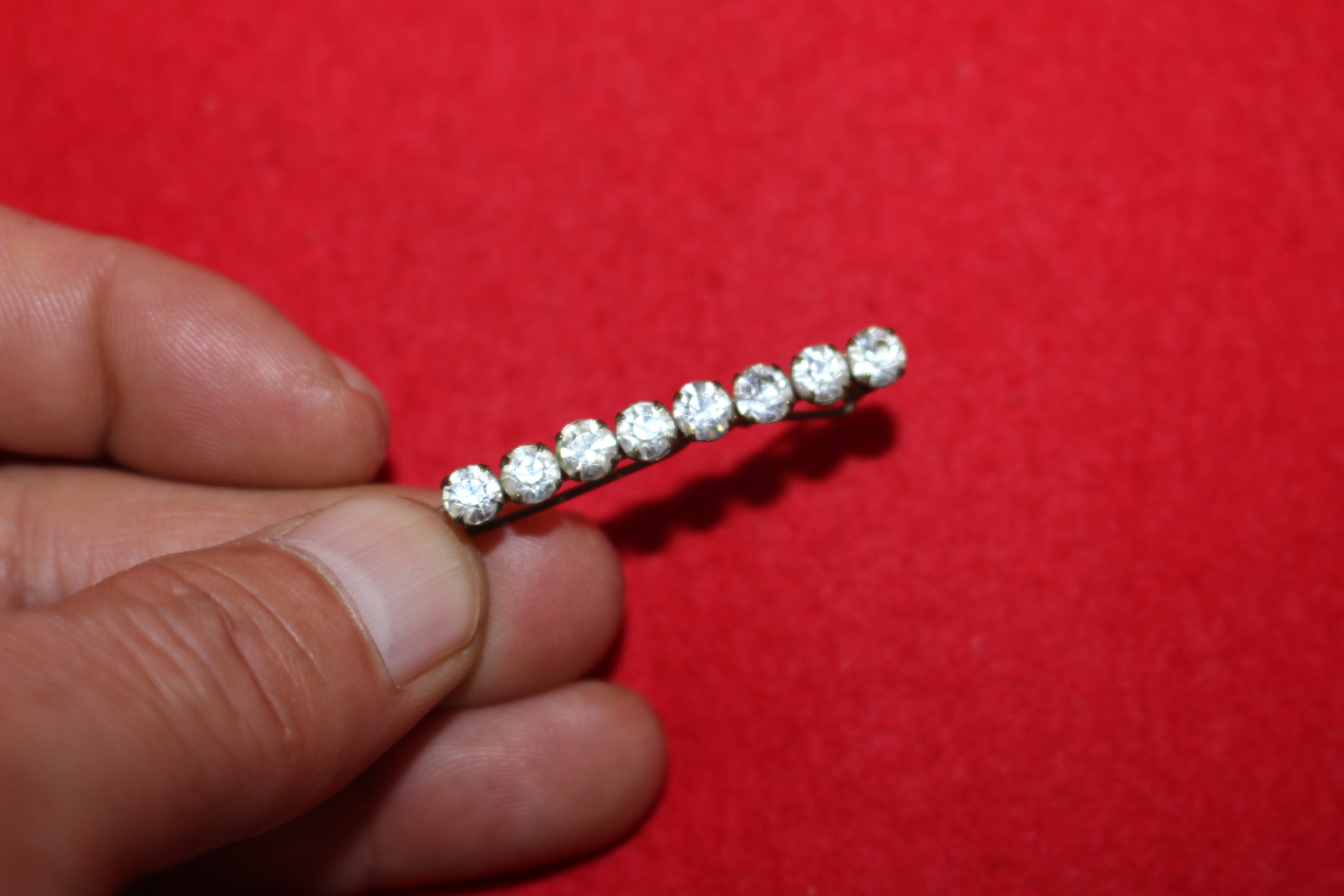 보석이 장식된 머리핀