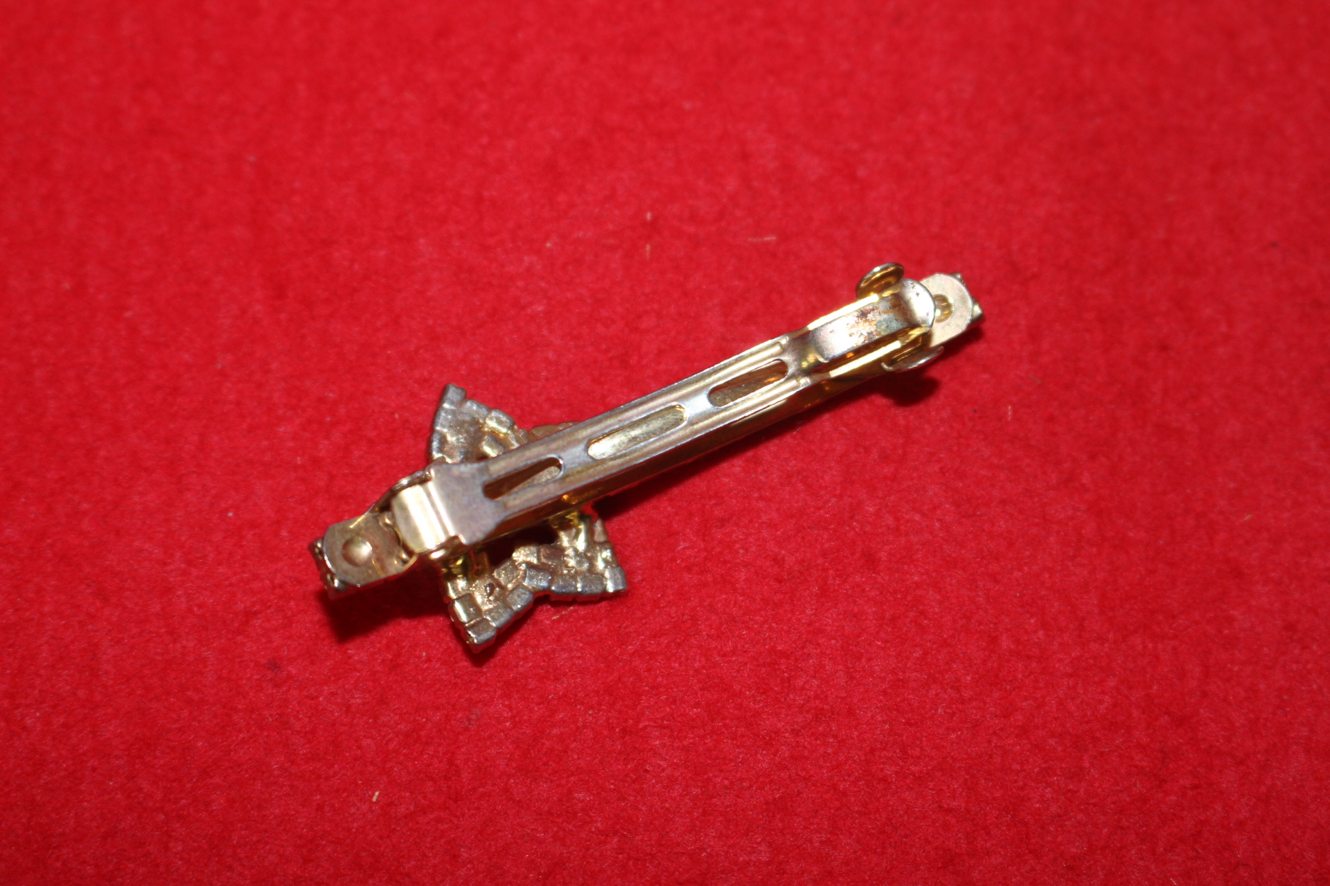 보석이 장식된 머리핀