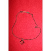 오래된 골동 보석이 장식된 목걸이