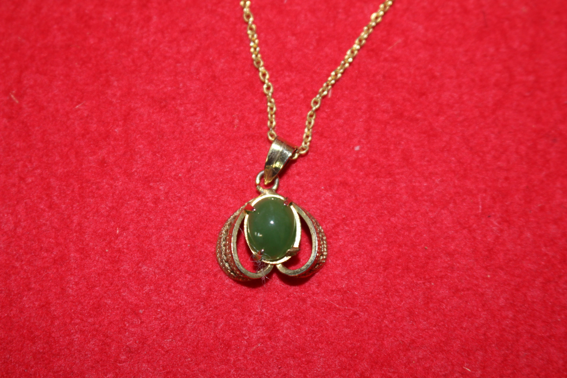 비취청옥이 장식된 목걸이