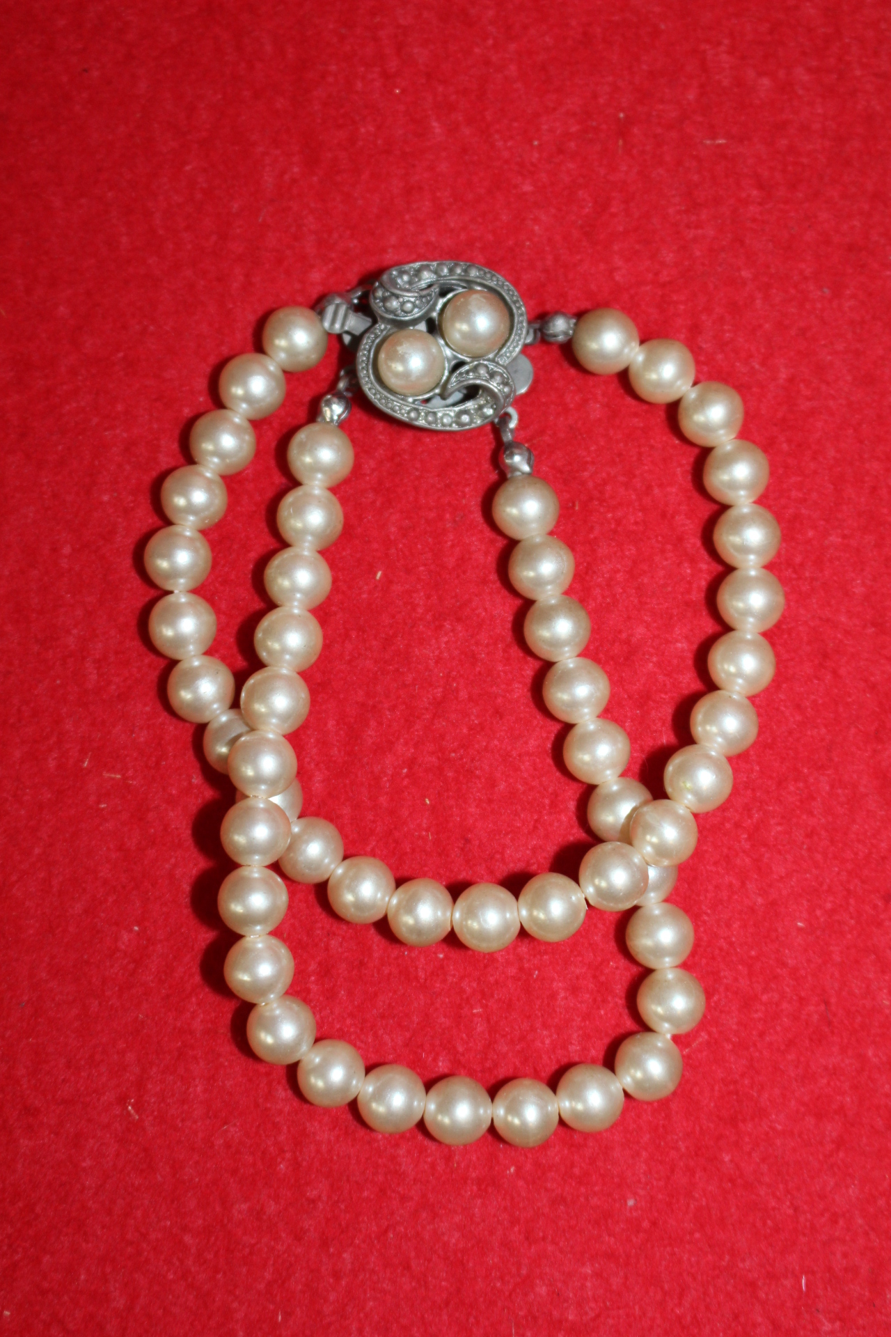 천연진주가 장식된 팔찌