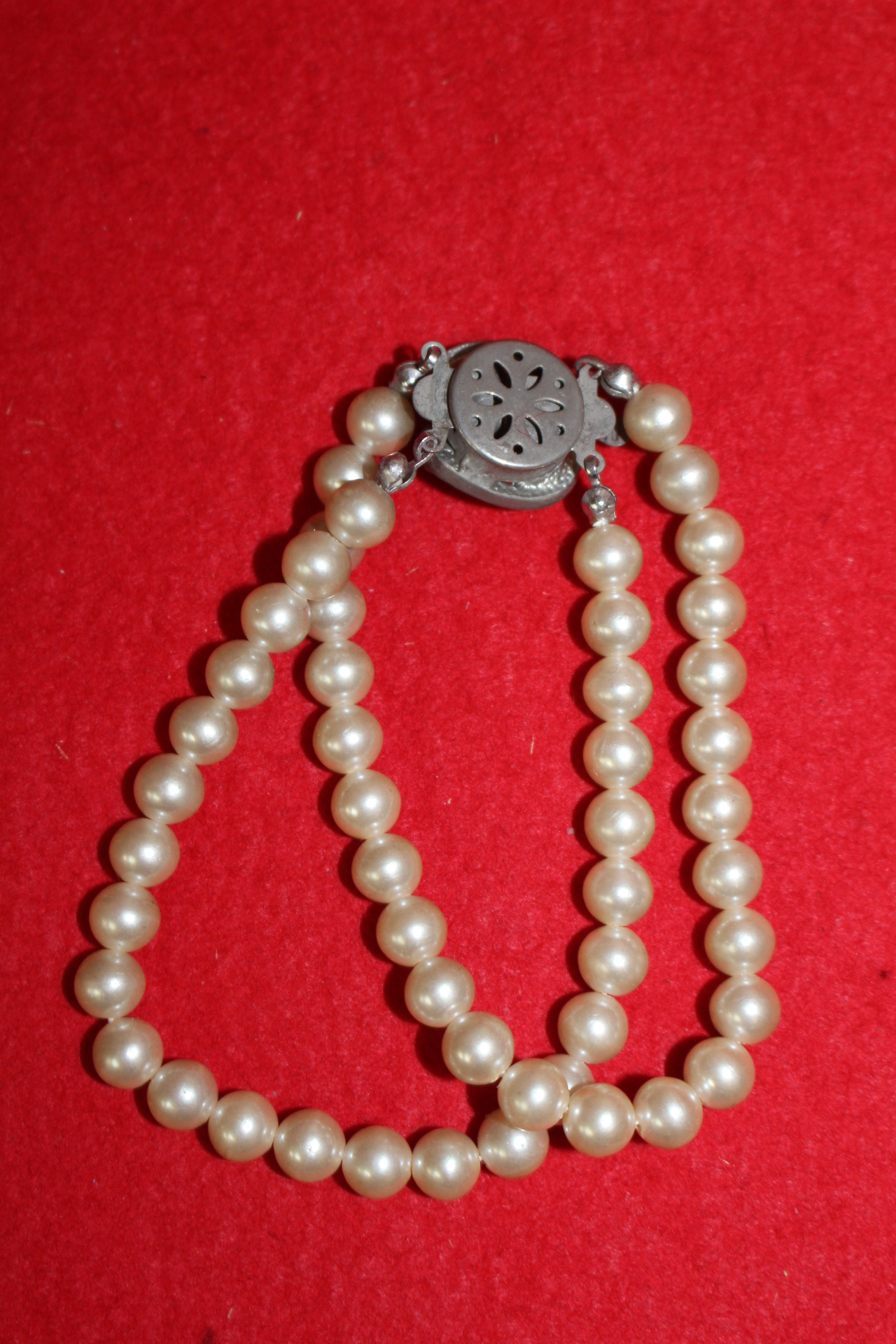 천연진주가 장식된 팔찌