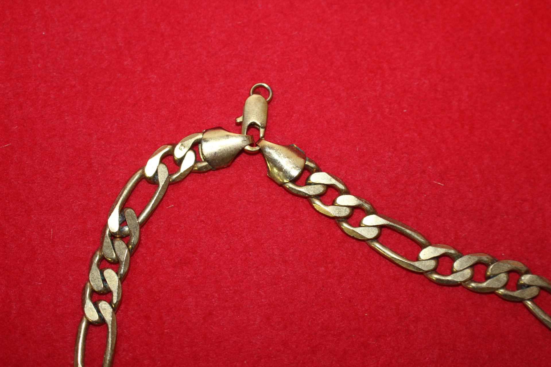 묵직한 청동으로된 목걸이