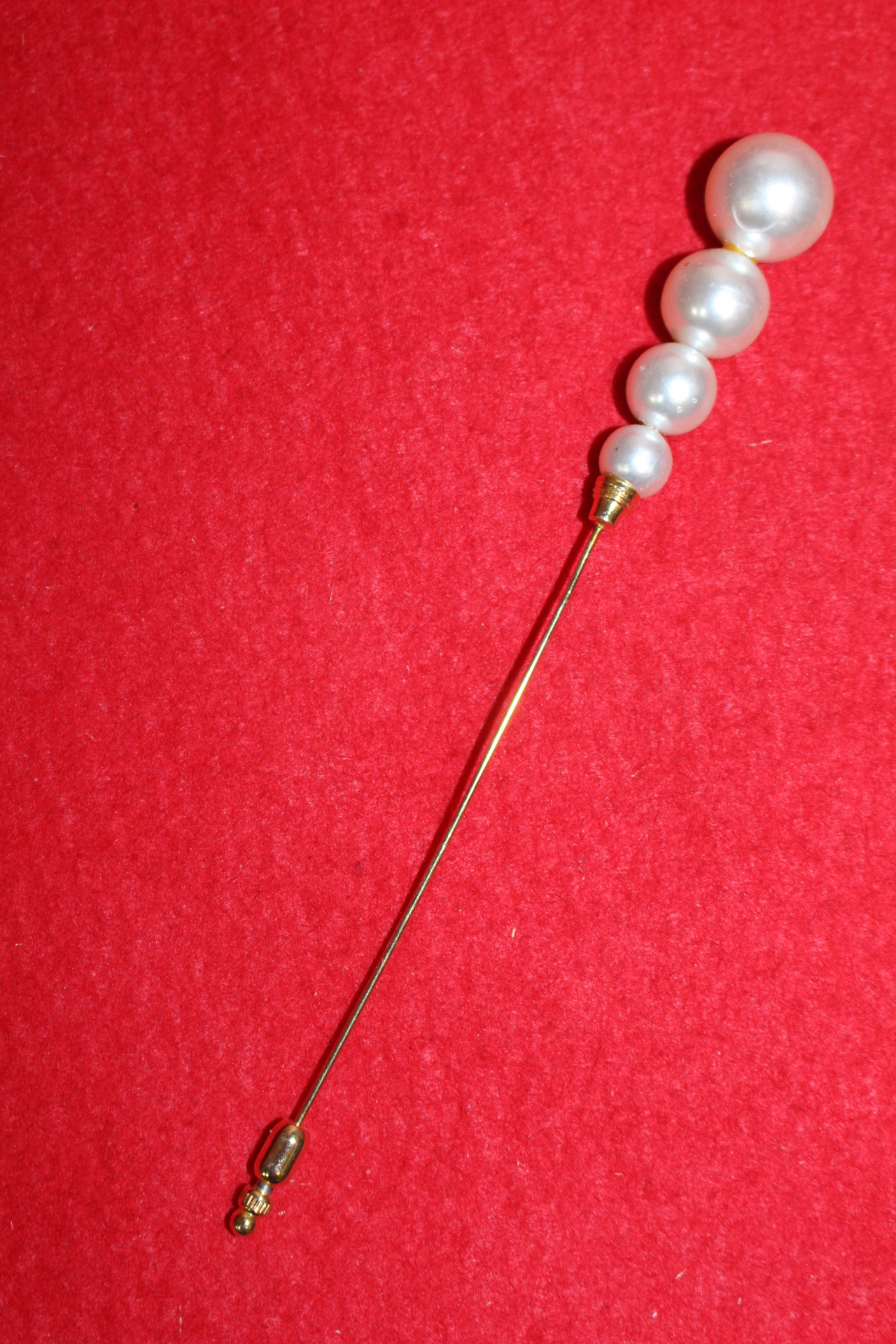 진주가 장식된 머리핀