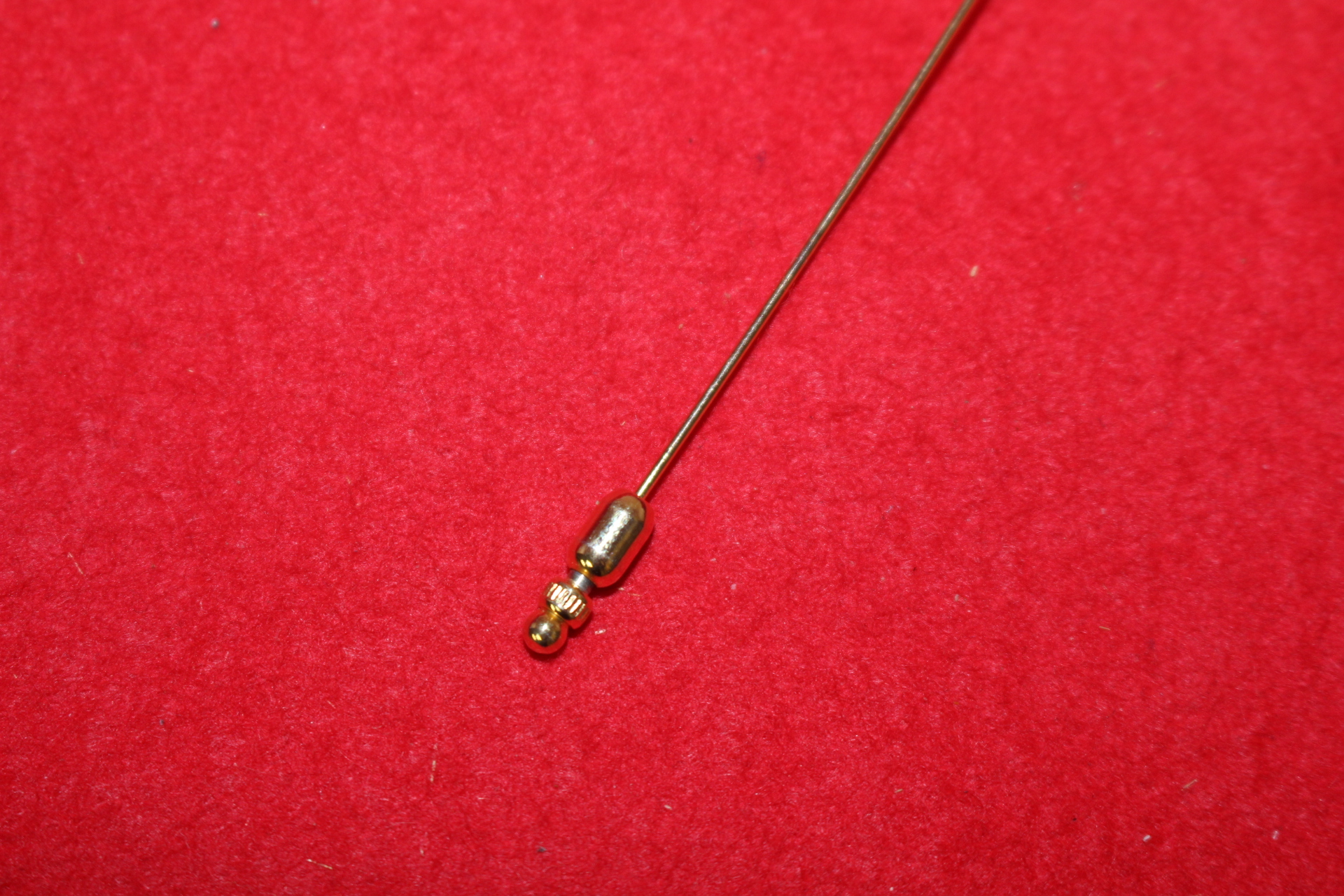 진주가 장식된 머리핀