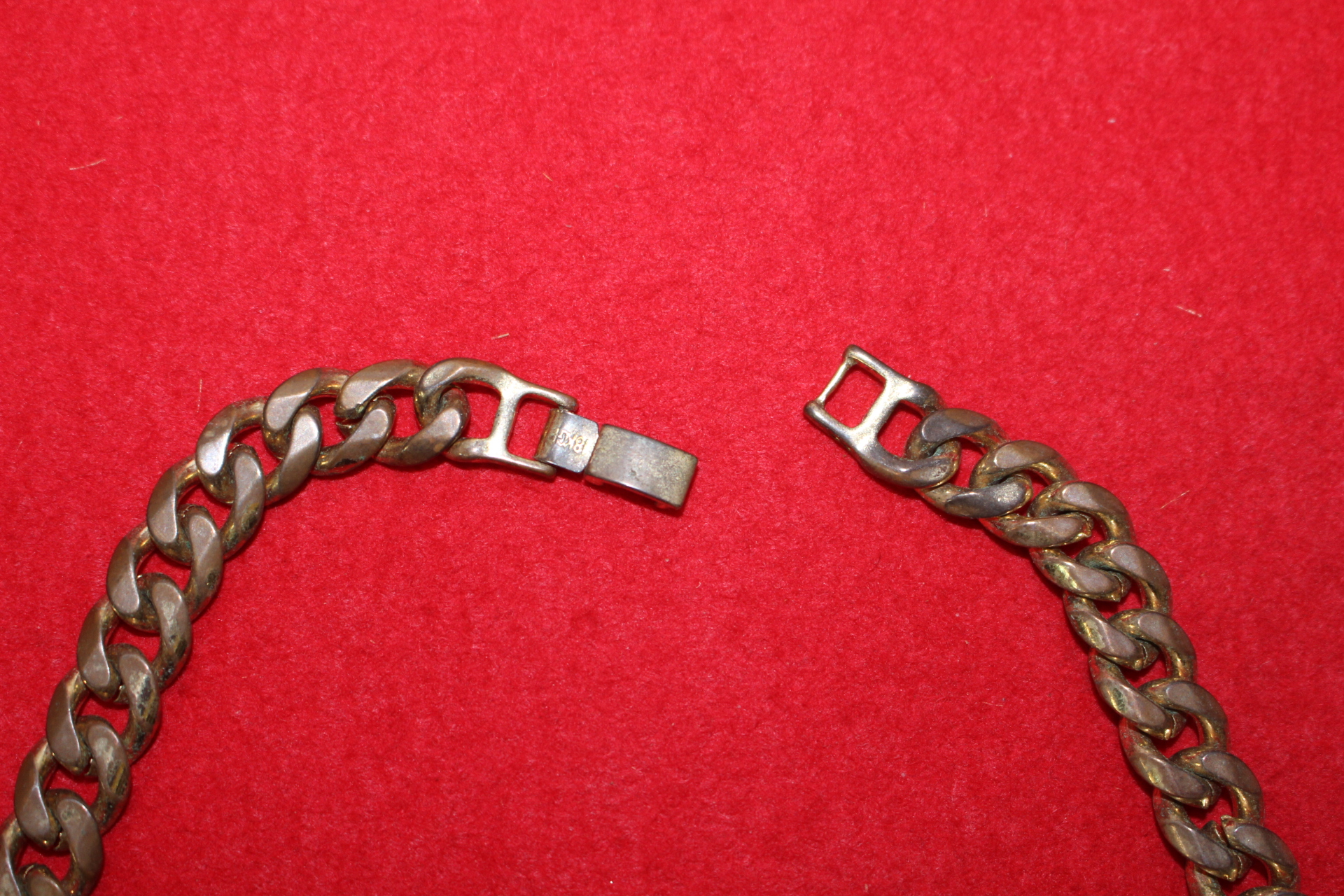 묵직한 청동으로된 목걸이