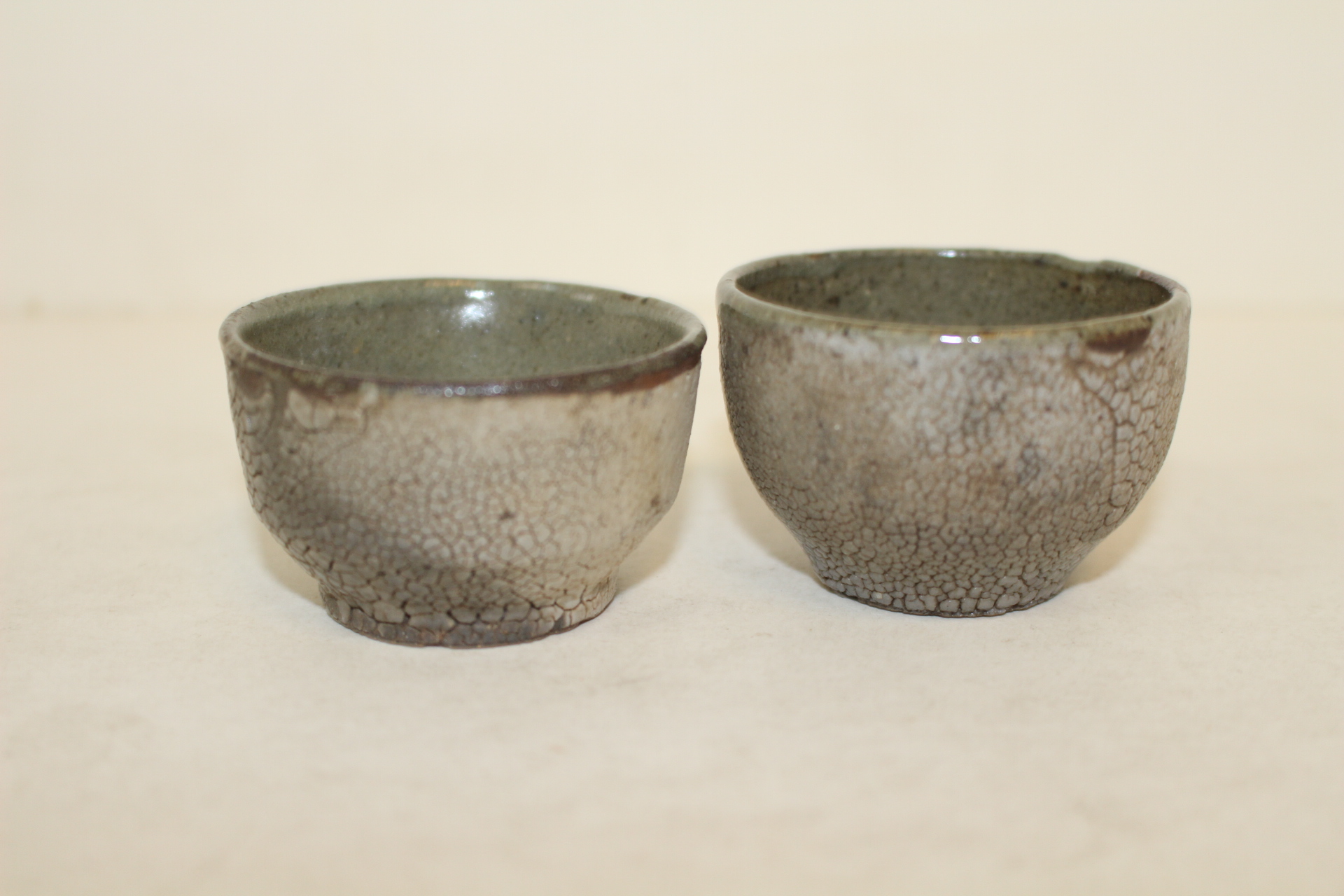 연대가좋은 청자잔 2점