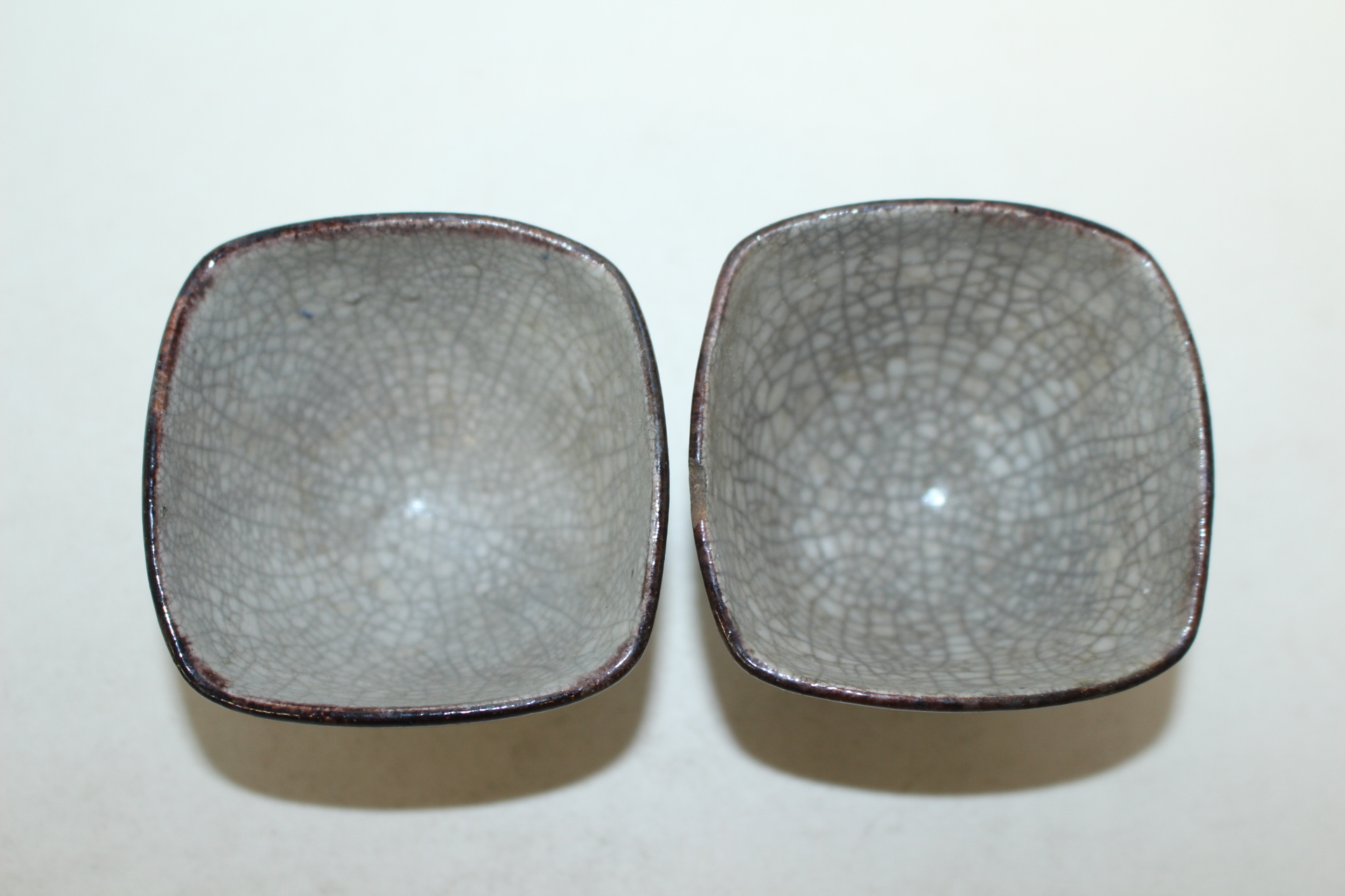 연대가좋은 청자 사각잔 2점