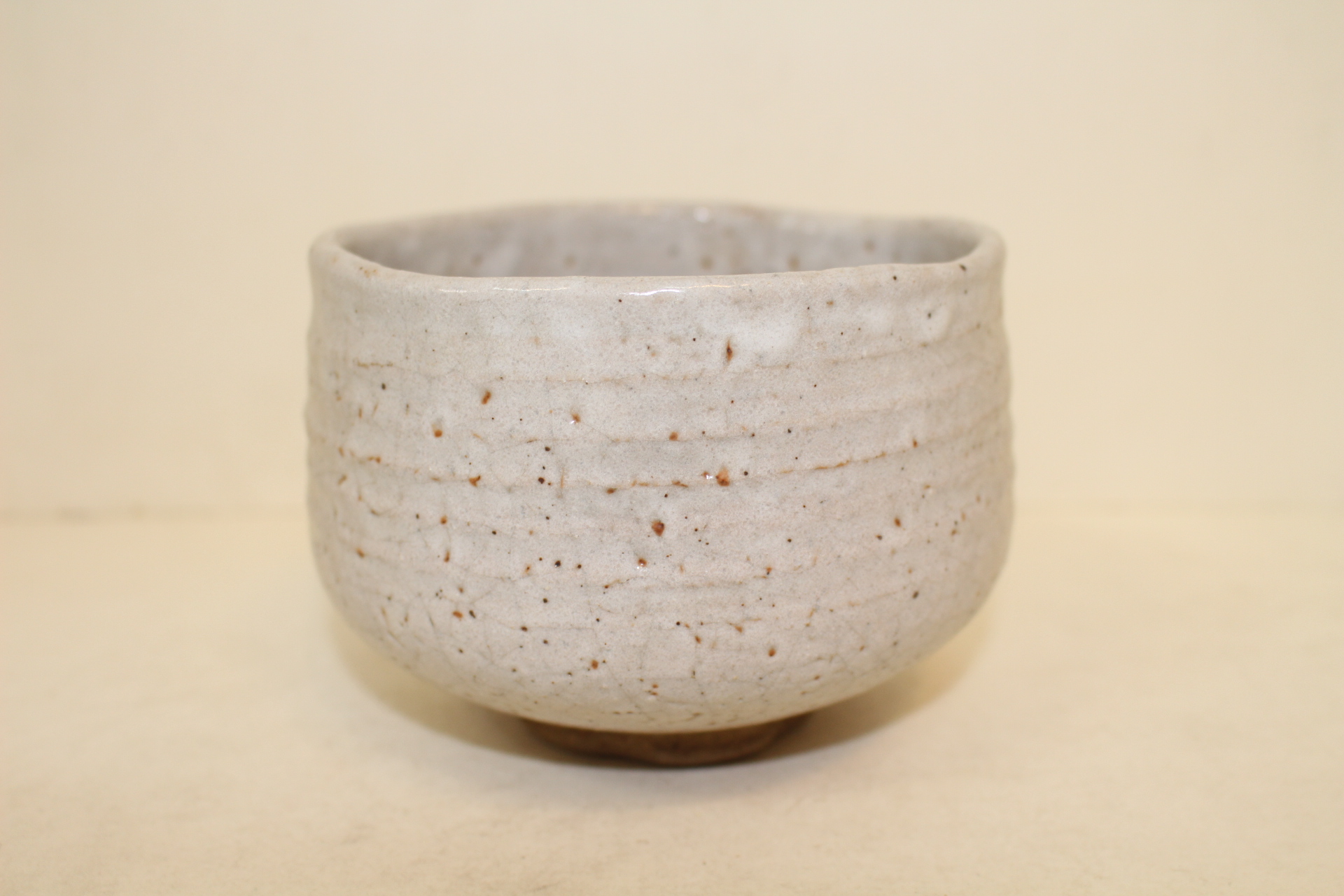 사이즈가 큰 청자 말찻잔