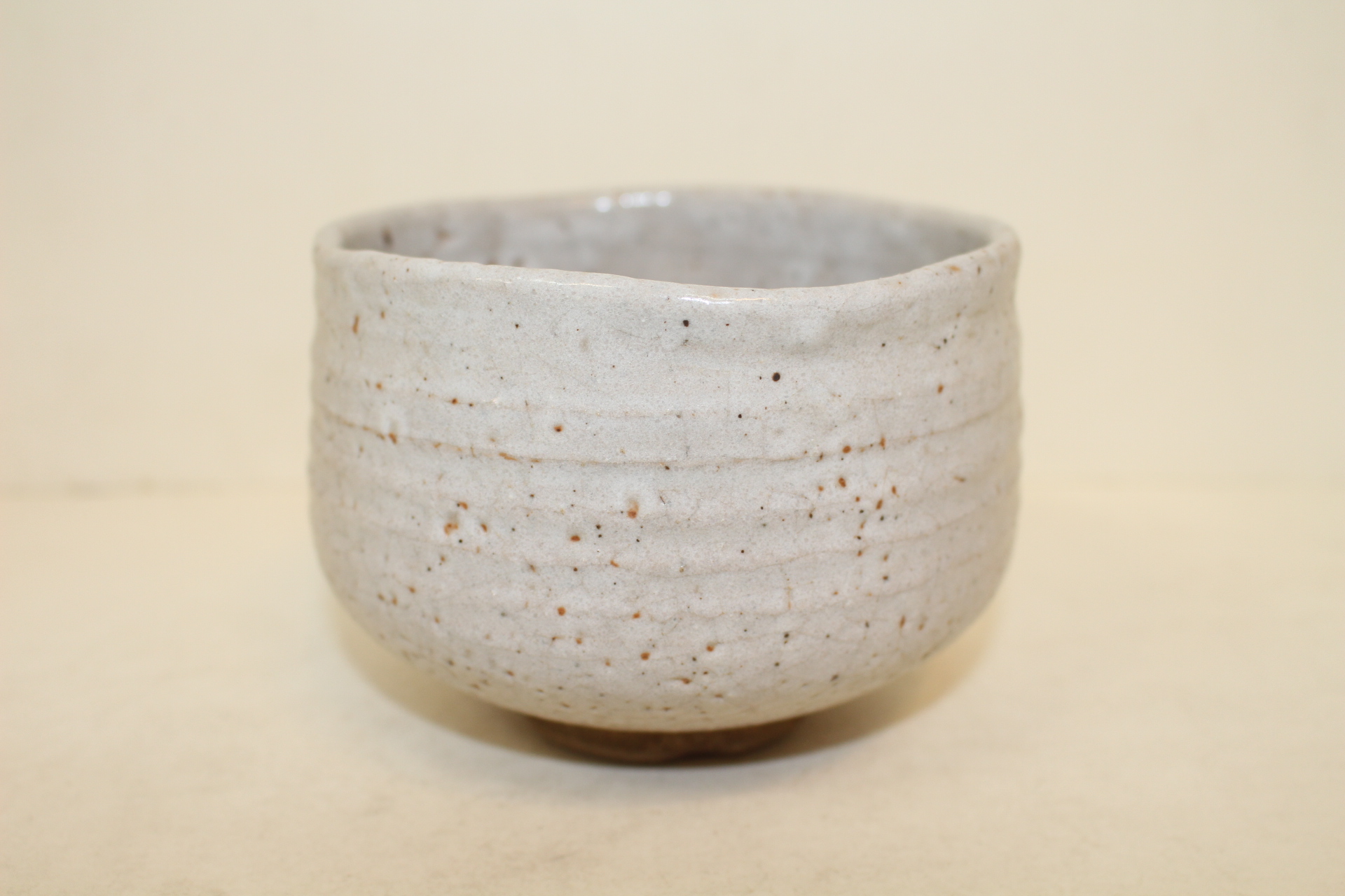 사이즈가 큰 청자 말찻잔