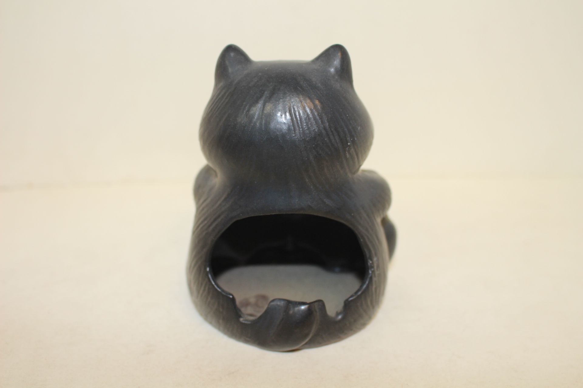 청자 곰방대를 문 곰 모양 향호