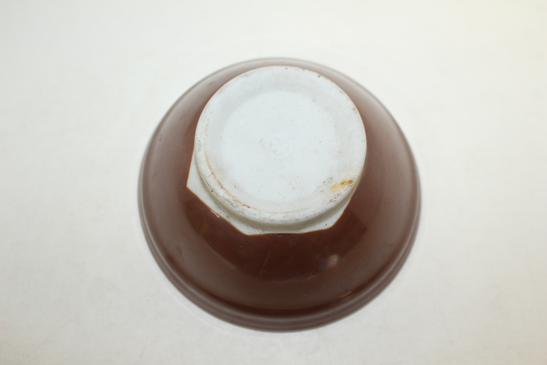 덴모꾸 청자 갈판이 있는 완