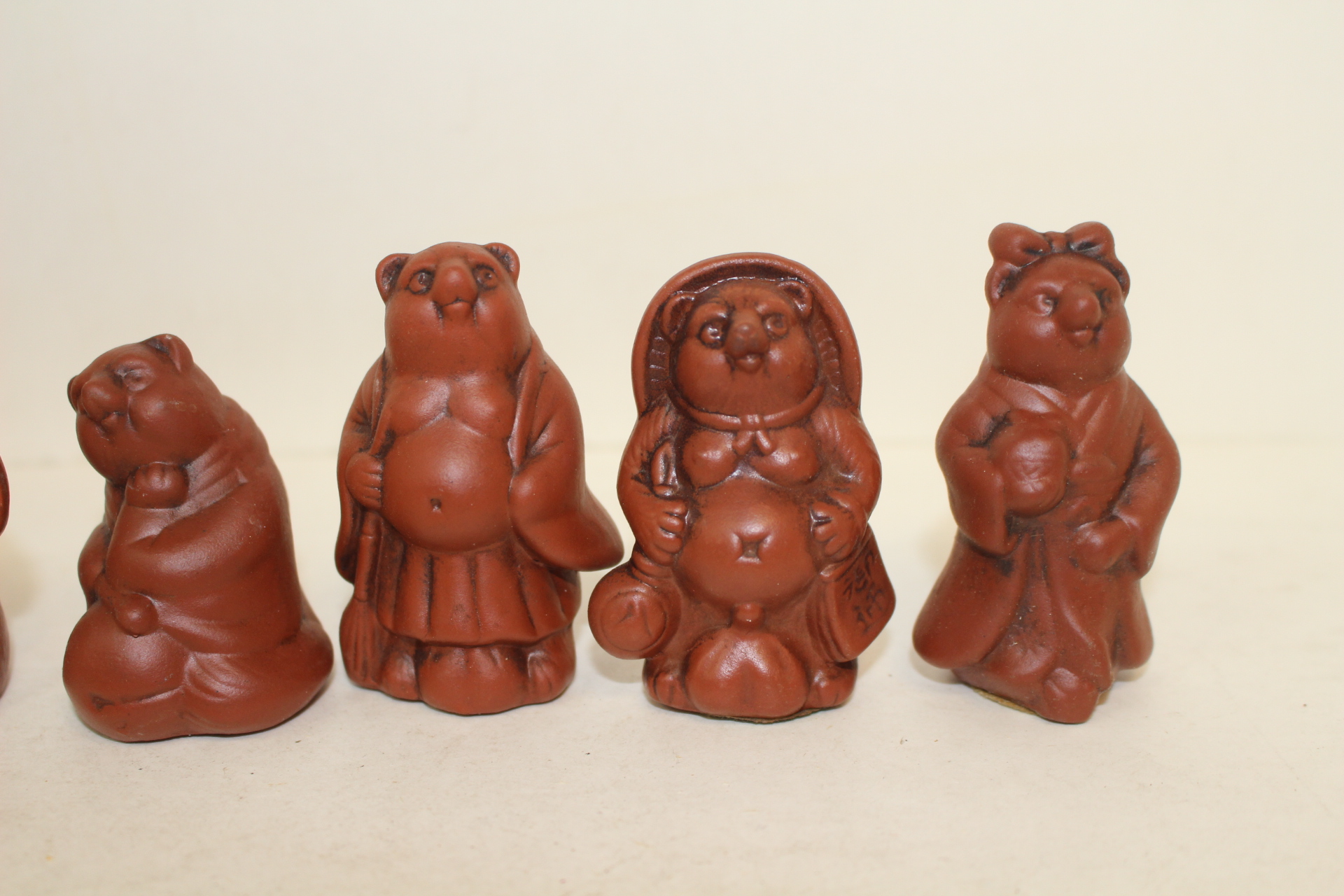 자사도자기로된 곰 조각상 일괄