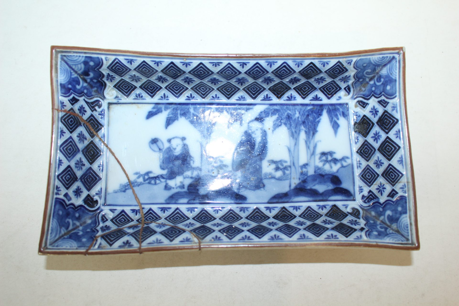 연대가좋은 청화백자인물문 사각완