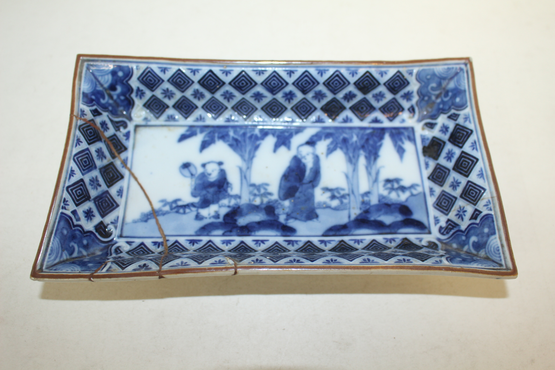 연대가좋은 청화백자인물문 사각완