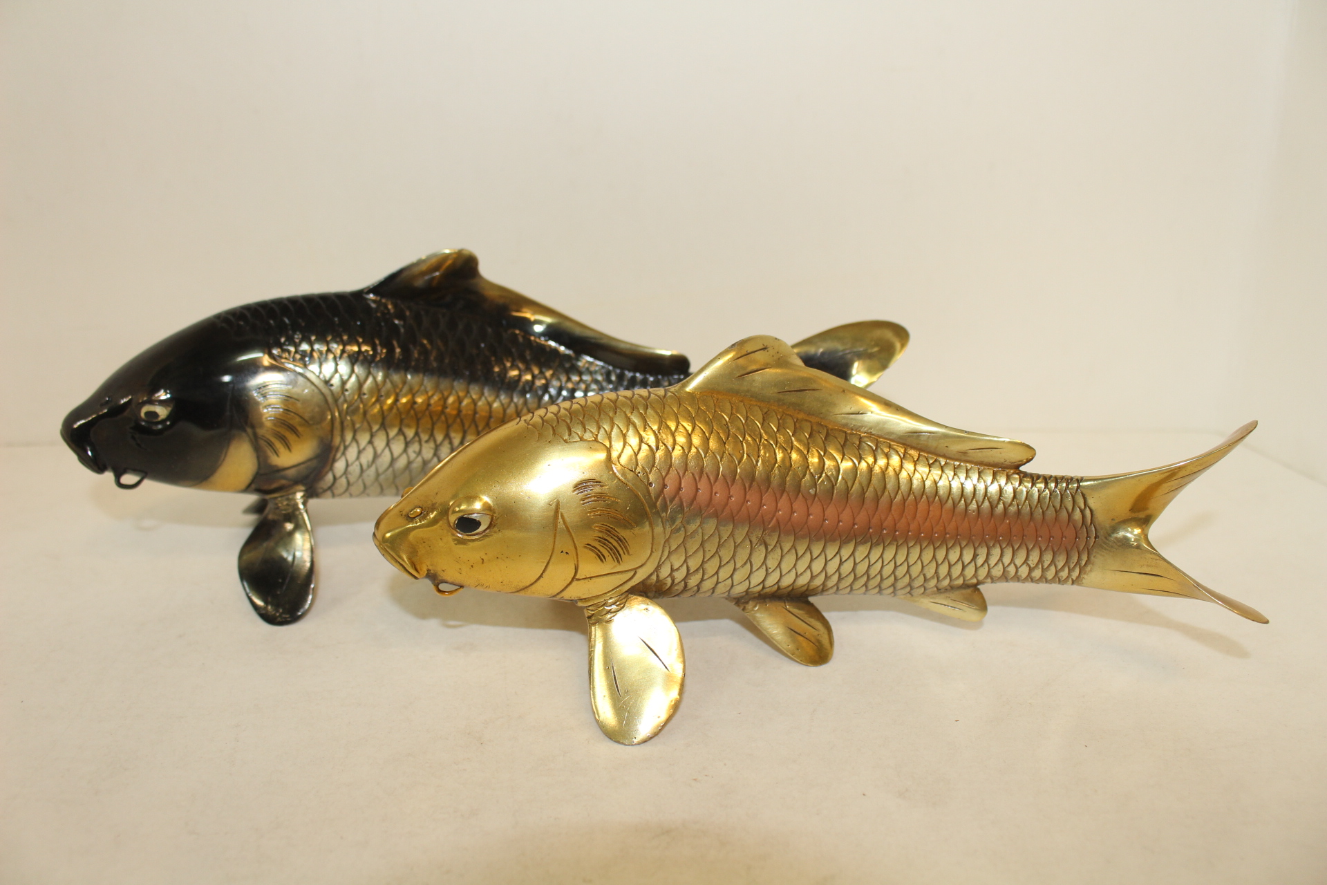 청동으로된 信光作 고기조각상 2점셋트